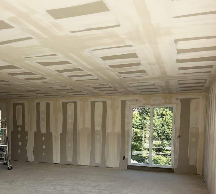 Nous proposons la pose de placo pour optimiser l’aménagement, la fonctionnalité et le confort de votre intérieur.