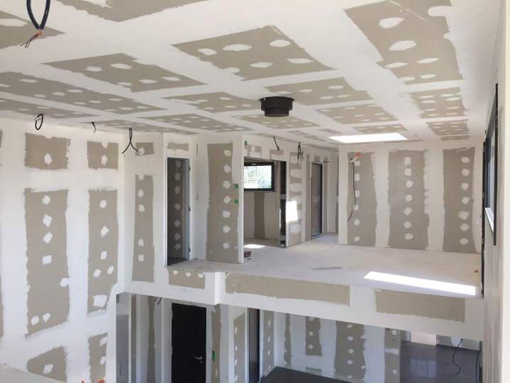 Nous maîtrisons les techniques de montage de cloisons sèches.